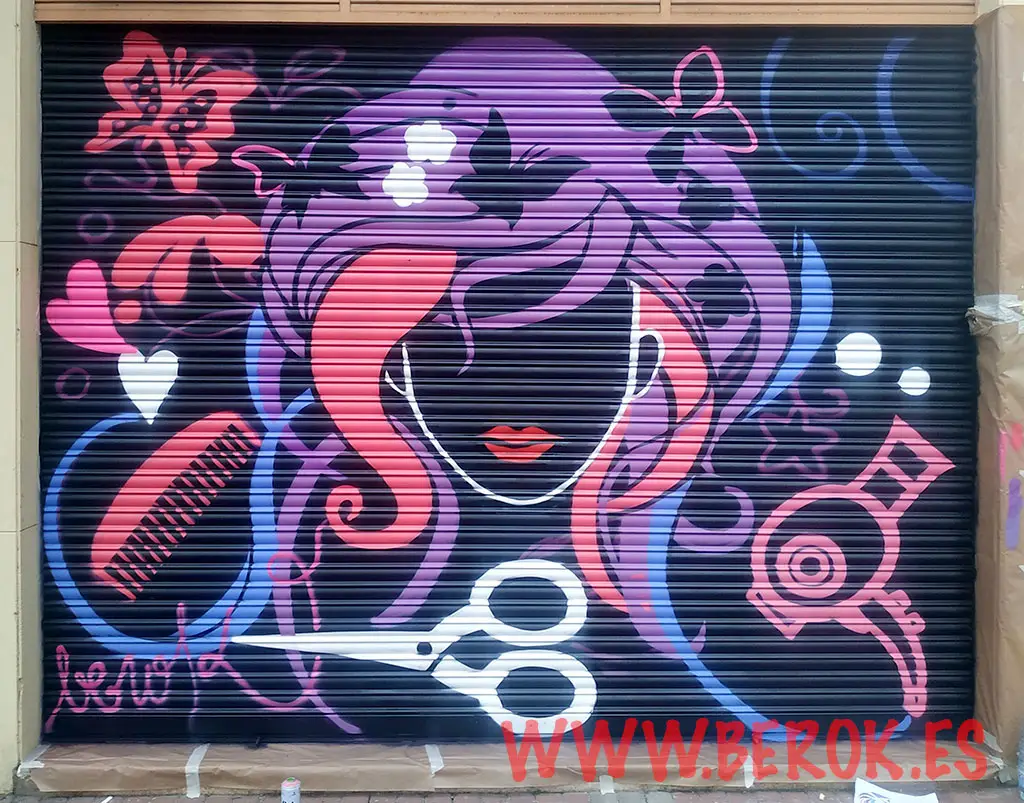Graffiti en persiana de peluquería en Granollers