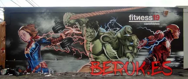 Pintura mural de superhéroes en gimnasio Fitness19 Castelldefels Mural de superhéroes en gimnasio Fitness19 con Hulk, Flash y Capitana Marvel