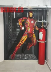 Mural hiperrealista de Ironman en pared de local comercial