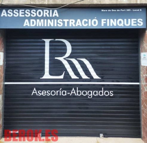 Rotulación artística Lourdes Asesoría Abogados en persiana Graffiti rotulación Lourdes asesoría abogados en persiana negro y blanco
