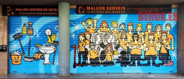 Graffiti en persiana de negocio de limpieza con diseño cartoon y colores azules.