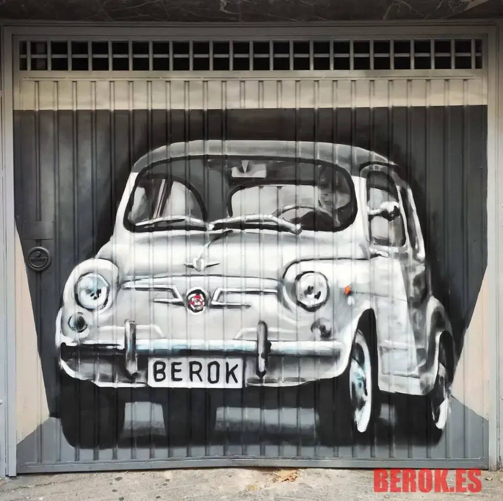 Mural en trampantojo de coche SEAT 600 clásico pintado sobre puerta de garaje