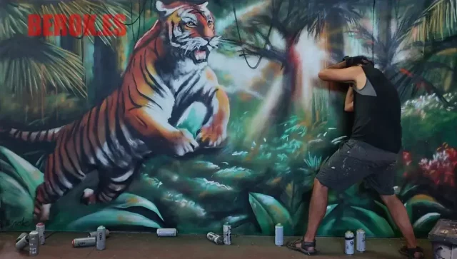 Graffiti 3D de tigre en selva tropical