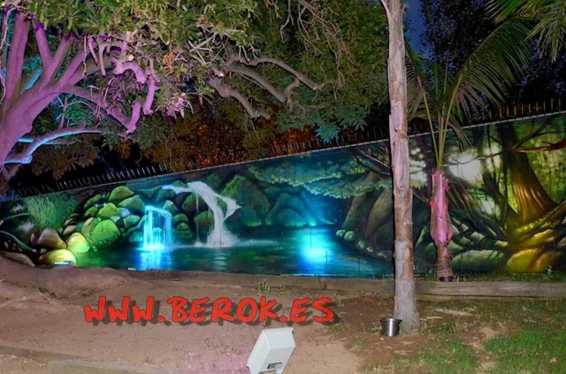 Mural de bosque fantástico inspirado en Atlántida