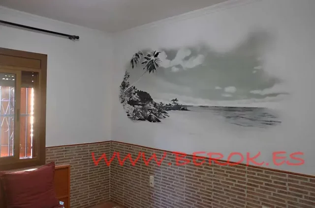 Mural playa caribeña blanco y negro interior Graffiti mural interior playa caribeña en blanco y negro con palmeras y mar.