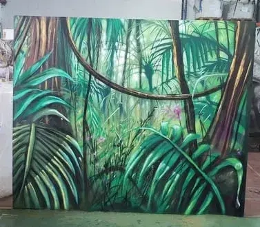 Mural de selva tropical con vegetación y ambiente jungla