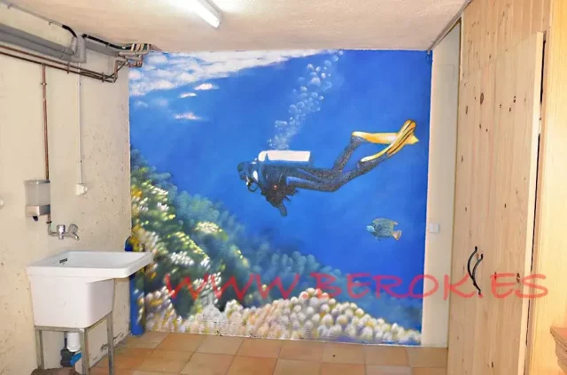 Mural submarino con buzo y arrecife interior Mural interior de buceo con buzo, arrecife de coral y peces tropicales en azul intenso.