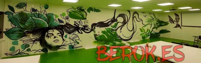 Mural decorativo de plantas y pájaros en oficinas