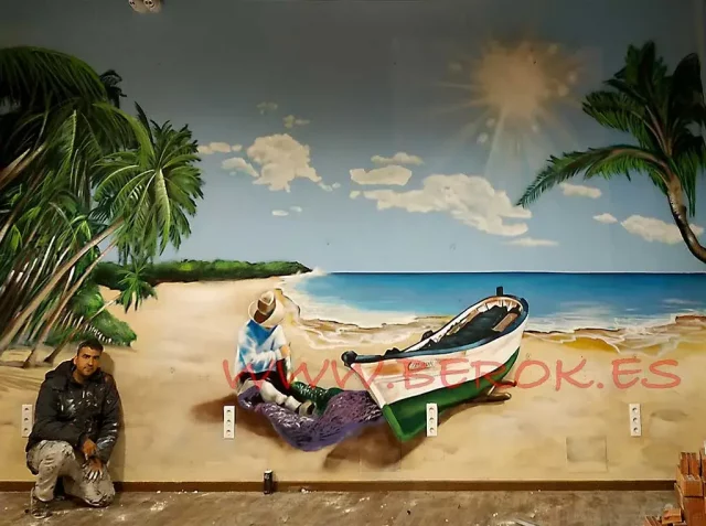 Mural de playa con barca y palmeras en Arenys de Mar