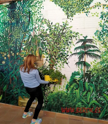Mural 3D de vegetación en trampantojo realista