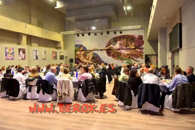 Mural artístico en interior del restaurante Miguel Ángel