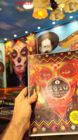 Ilustración de catrina mexicana en carta de restaurante gastronómico