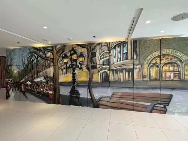Graffiti artístico en cubos decorativos inspirado en la Rambla de Barcelona para evento temático.