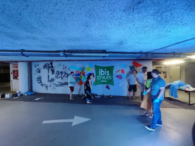 Taller de graffiti en evento corporativo Ibis Styles Hotels