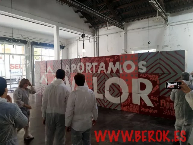 Taller de graffiti teambuilding con mural Aportamos Valor