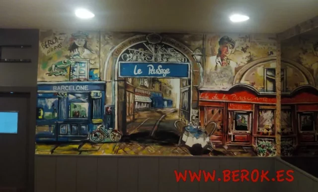 Mural pintado en restaurante Le Passage con temática de calles parisinas y fachada de bistró