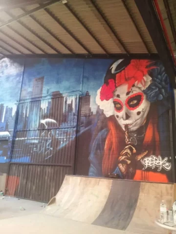 mural catrina mexicana en skatepark