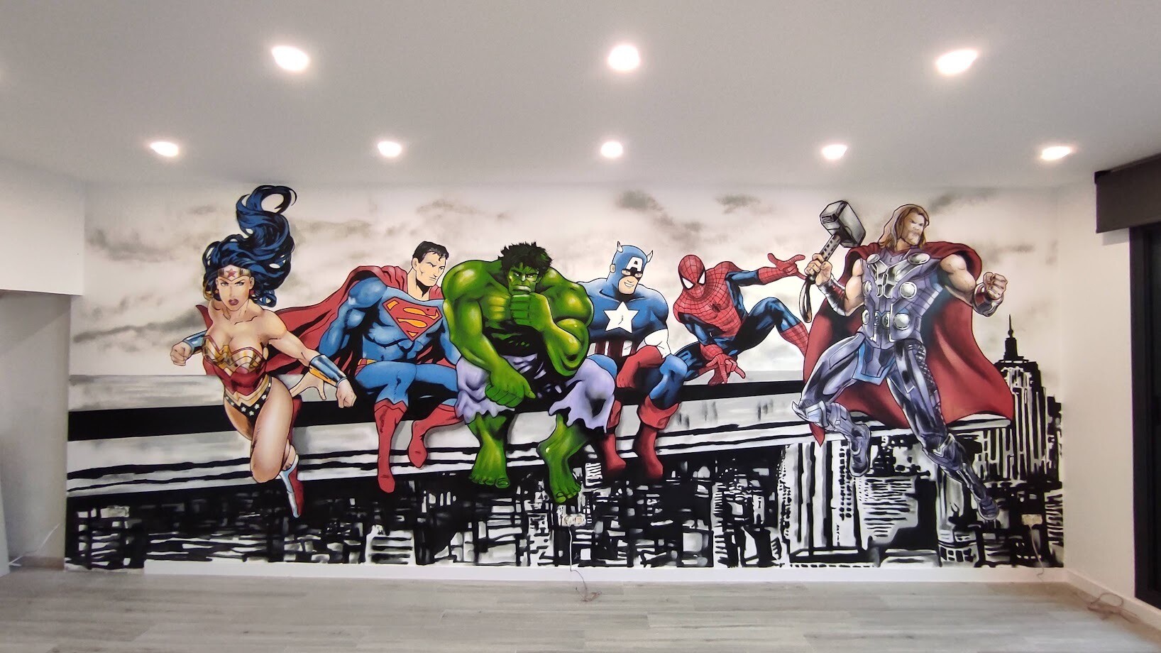 Graffiti Capitán América con superhéroes Marvel Hulk, Iron Man, Thor, Spider-Man, Superman y Wonder Woman