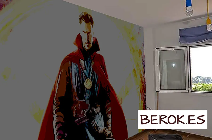 Graffiti de Doctor Strange estilo realista en pared interior, mural artístico inspirado en Marvel con efectos de energía mística.
