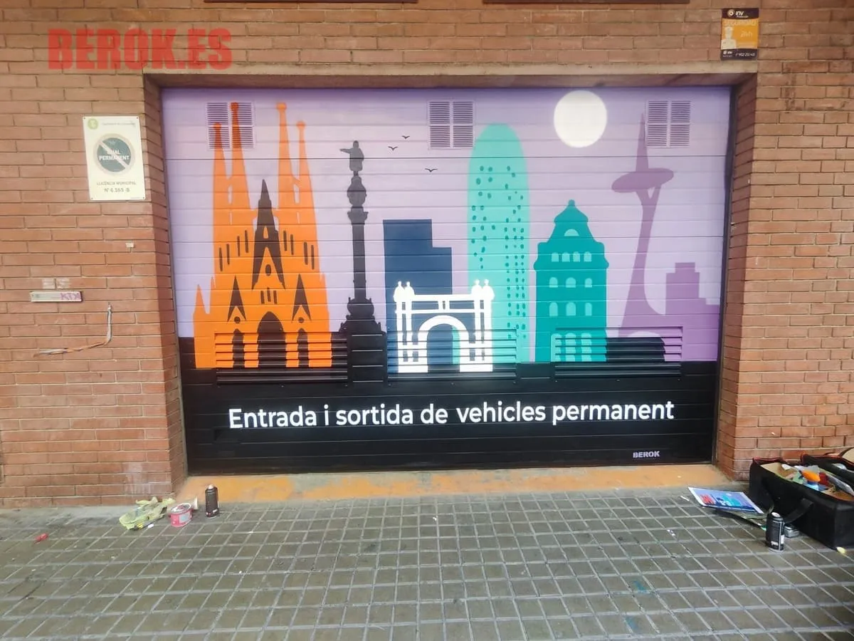 Graffiti minimalista de la Sagrada Familia y edificios de Barcelona