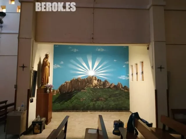 Mural religioso Mare de Déu de la Llum en L’Hospitalet Mural Mare de Déu de la Llum con paisaje natural en parroquia