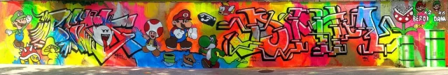 Mural Super Mario Bros estilo urbano Mural urbano inspirado en Super Mario Bros con personajes coloridos y fondo multicolor