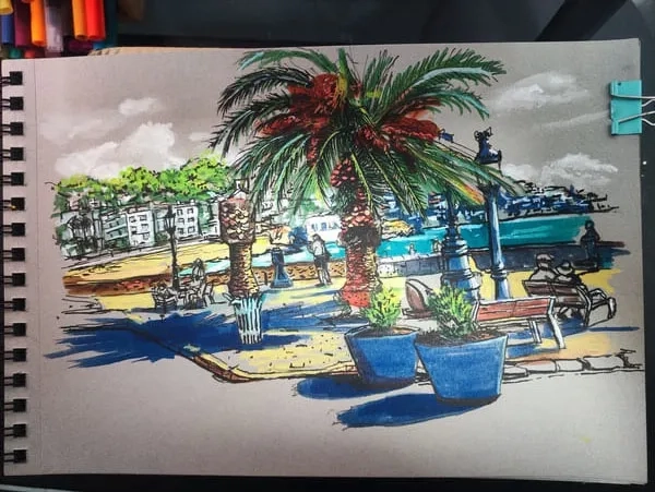 Urban sketching en Sitges con cuaderno de dibujo gris y pintura rápida