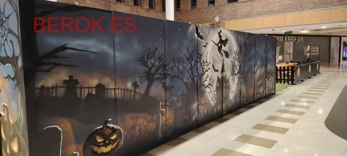Graffiti mural de Halloween con laberinto, bruja y calabazas en centro comercial de Bilbao, arte urbano profesional en el País Vasco.