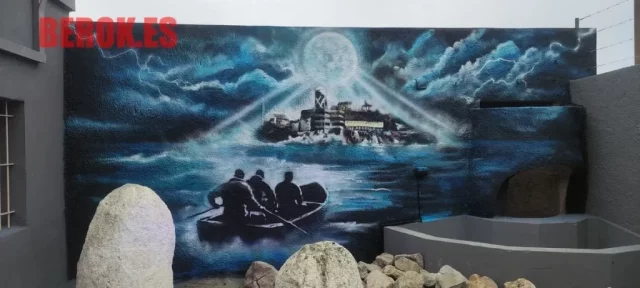 Mural fuga de alcatraz nocturno Graffiti fuga de alcatraz con barca en el mar hacia la isla iluminada