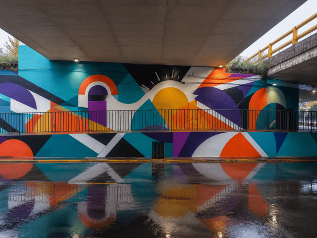 Graffiti abstracto en puente urbano de Argentina geométrico urbano en Buenos Aires Argentina Mural geométrico bajo puente urbano en Argentina con graffiti contemporáneo inspirado en Buenos Aires, Córdoba, Santa Fe y Entre Ríos.
