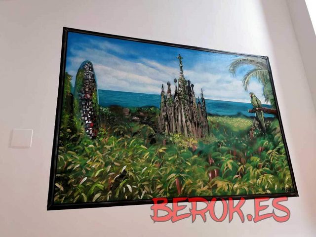 Cuadro de Barcelona en medio de una selva tropical con la Sagrada Familia terminada frente al mar.