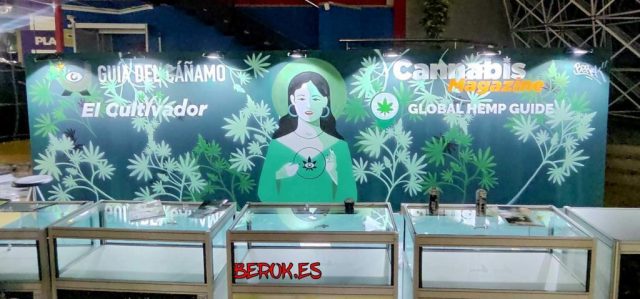 Stand de Spannabis decorado con graffiti vegetal y personaje femenino para Cannabis Magazine y Guía del Cáñamo.