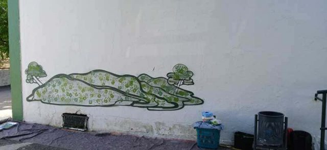 Mural infantil en colegio de Ventorros de San José Mural infantil colegio Ventorros de San José Granada con paisaje pintado y taller escolar