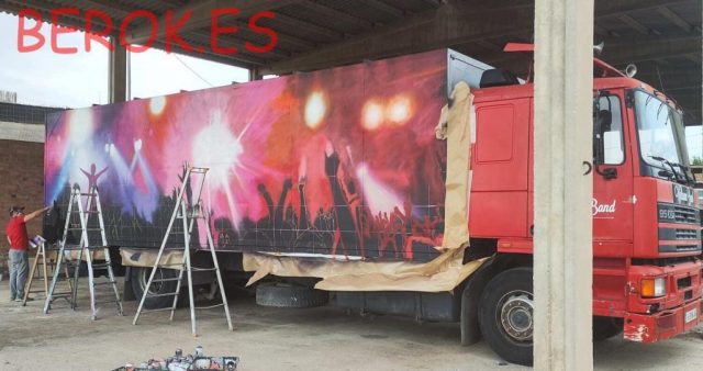 Proceso graffiti camión Welcome Band para orquesta móvil