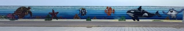 Graffiti marino sobre vallas Pintura mural marina sobre vallas decorativas en Cubelles con peces y arrecifes