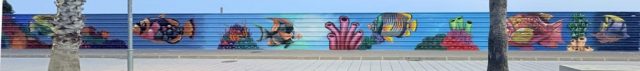 Mural Peces Tropicales y Esponjas Marinas - Arte Urbano Cubelles Mural colorido de peces tropicales y esponjas marinas en Cubelles, arte urbano en la costa de Barcelona