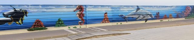 Graffiti de caballito de mar Pintura mural con caballito de mar y delfín en graffiti marino de Cubelles
