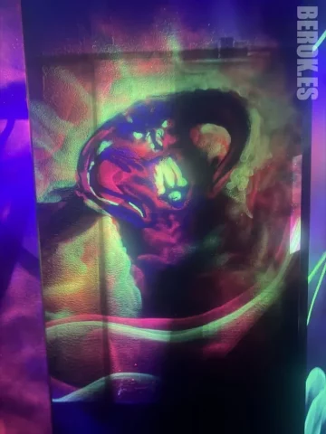 Graffiti Fluorescente del Balrog - Señor de los Anillos Graffiti fluorescente del Balrog de El Señor de los Anillos pintado con spray flúor