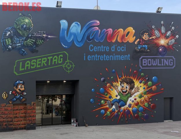 Graffiti en la fachada de Wanna Game Center Allibei con Laser Tag, Bowling, alienígena futurista, personajes pixel art, Mario Bros y explosión de bolas de colores.