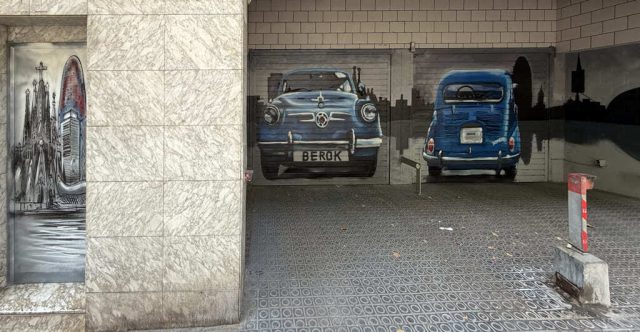 Mural dos Seat 600 frontal y trasero Mural con Seat 600 azul visto de frente y otro Seat 600 visto desde la parte trasera