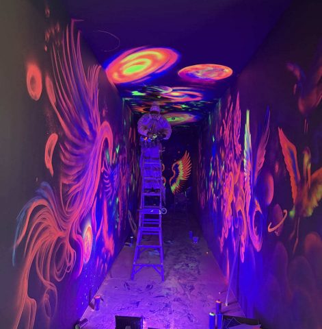 Mural UV planetas galaxias nebulosas estrellas y remolinos Mural UV con planetas galaxias nebulosas estrellas y remolinos cosmicos fluorescentes
