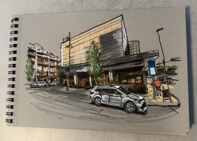 Dibujo urbano Mercat de Sitges Dibujo urbano del Mercat de Sitges con fachada acristalada entrada coches arboles acera y edificios